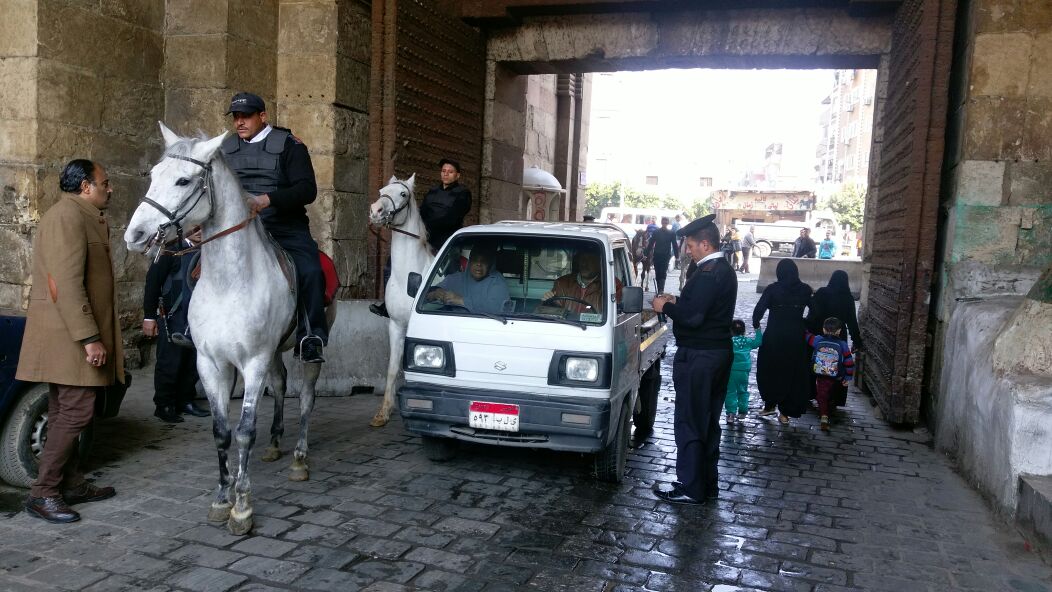 اللواء خالد عبد العال مدير امن القاهرة اثناء حملات تطهير شارع المعز لدين الله الفاطمى (4)