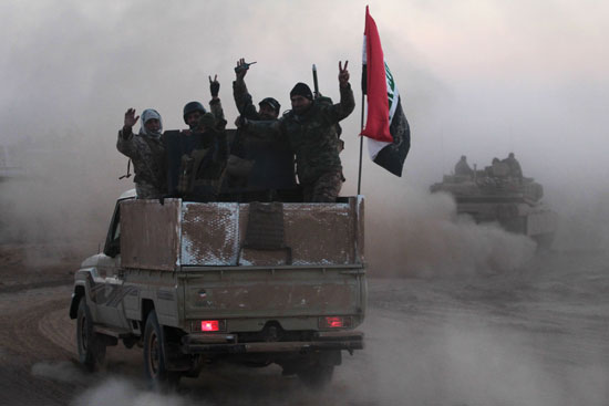 دبابة عراقية تتوغل غرب الموصل