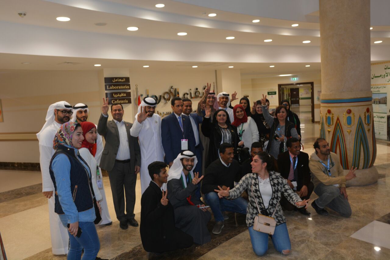  صورة تذكارية للمشاركين في زيارة مستشفي اورام الاقصر