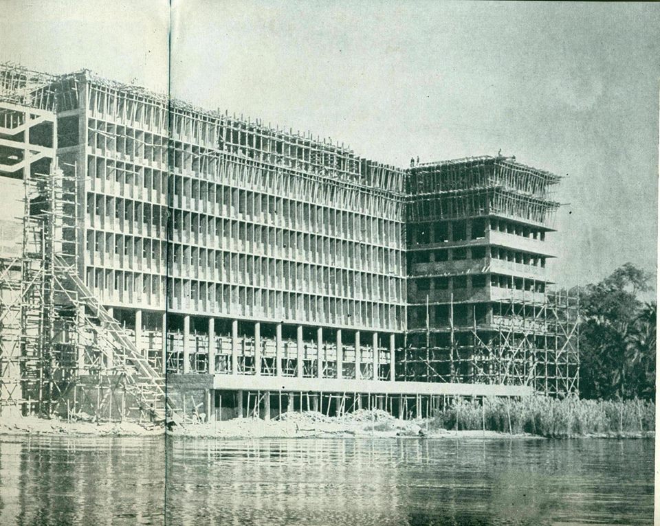 صورة أرشيفية للمبنى بعد الإنشاء مباشرة