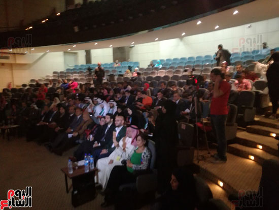  جانب من الحضور خلال جلسات منتدي الشباب العربي بالاقصر