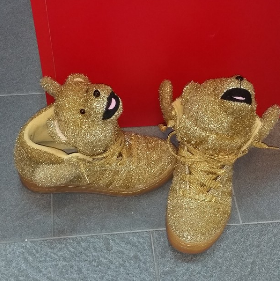 الحذاء الذهبى