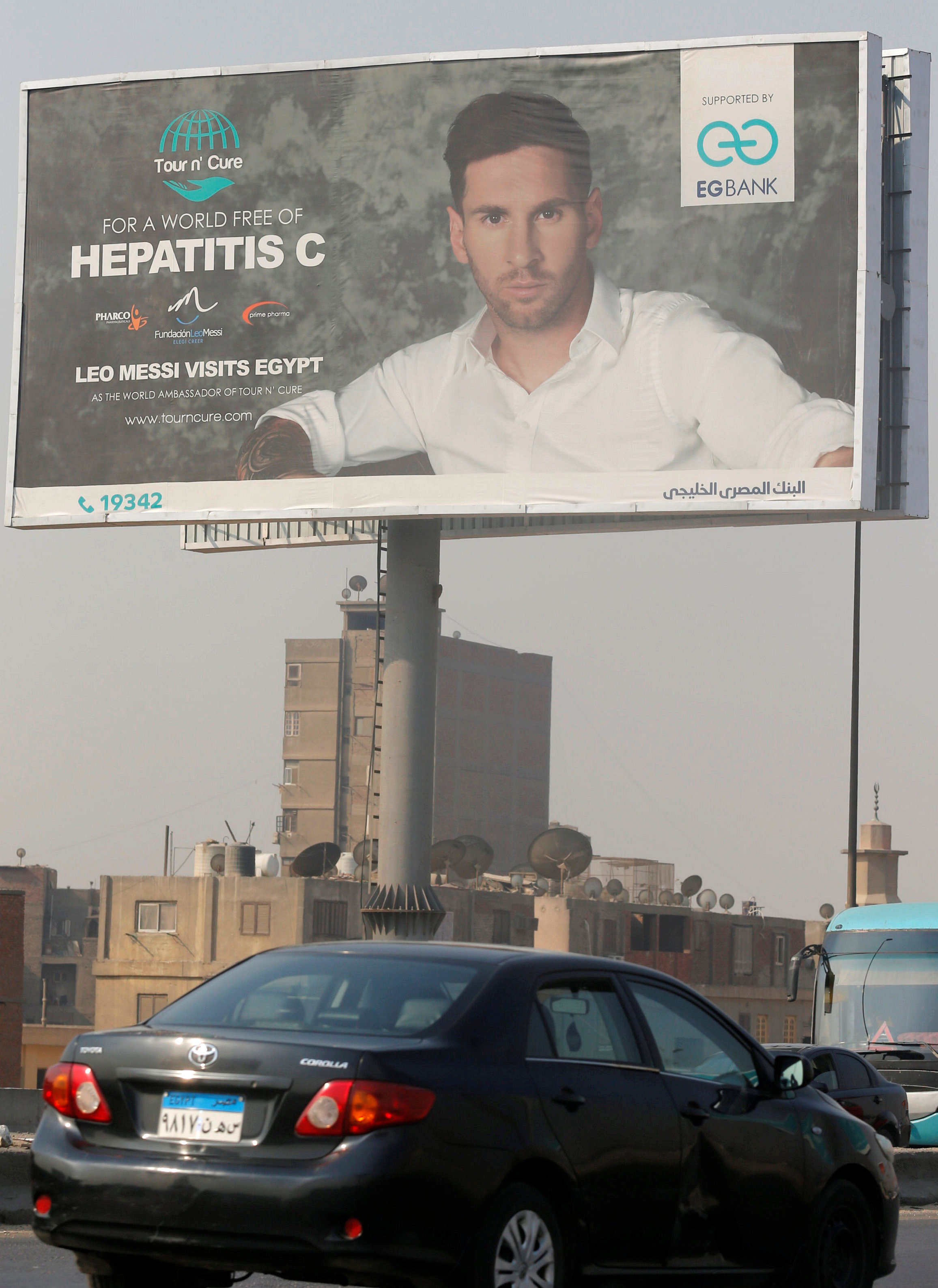اعلانات تحمل صورة ليونيل ميسى فى محاور الطرق الرئيسية بالقاهرة قبل زيارته لمصر 1