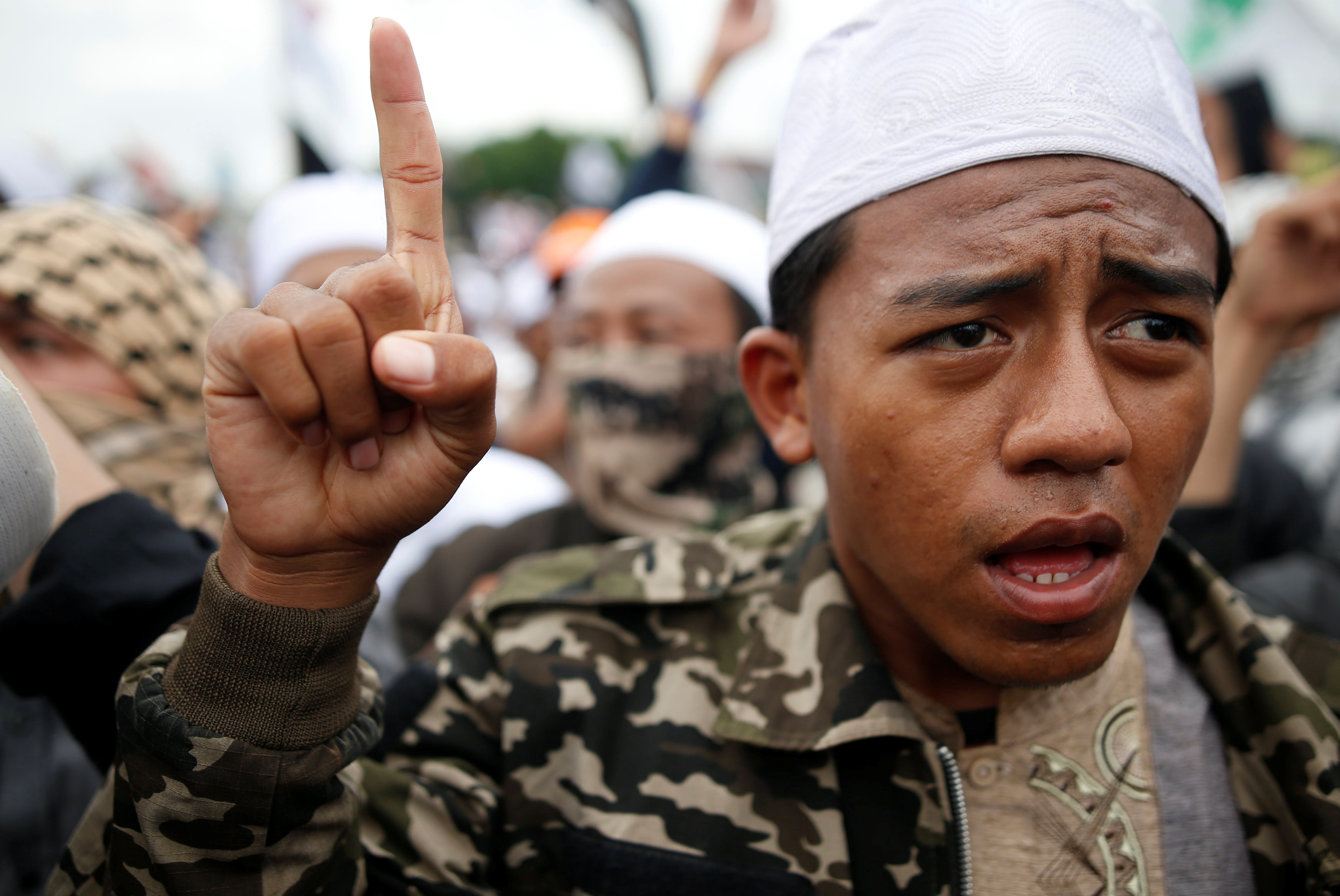 أحد الإسلاميين الرافضين لتعيين محافظ مسيحى فى إندونيسيا
