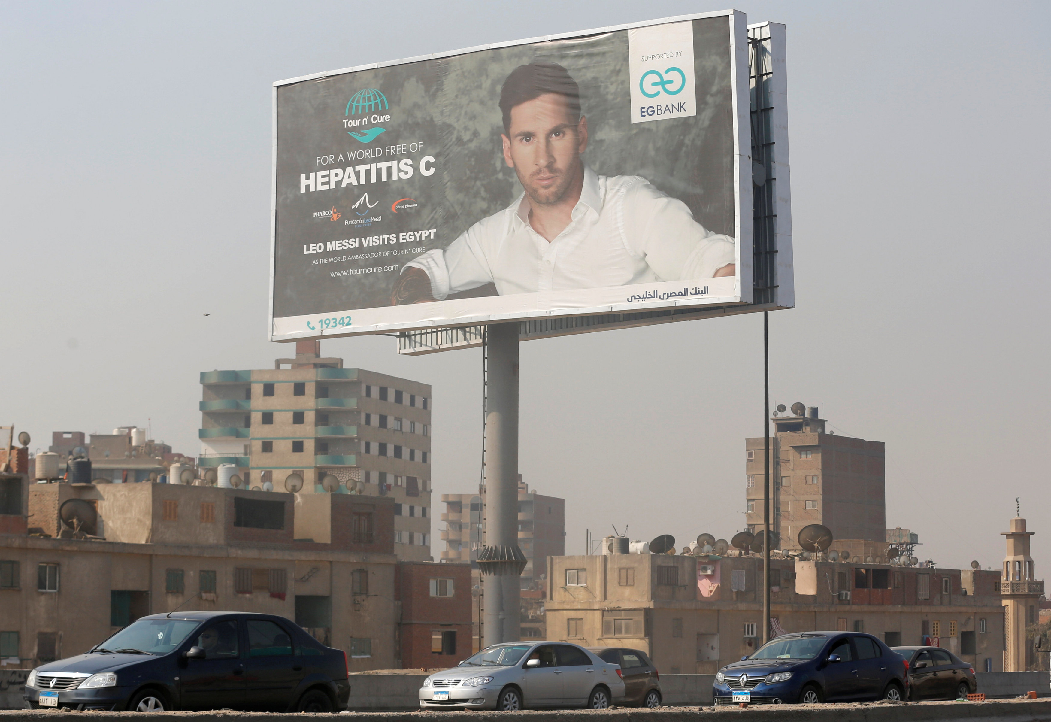 اعلانات تحمل صورة ليونيل ميسى فى محاور الطرق الرئيسية بالقاهرة قبل زيارته لمصر 2