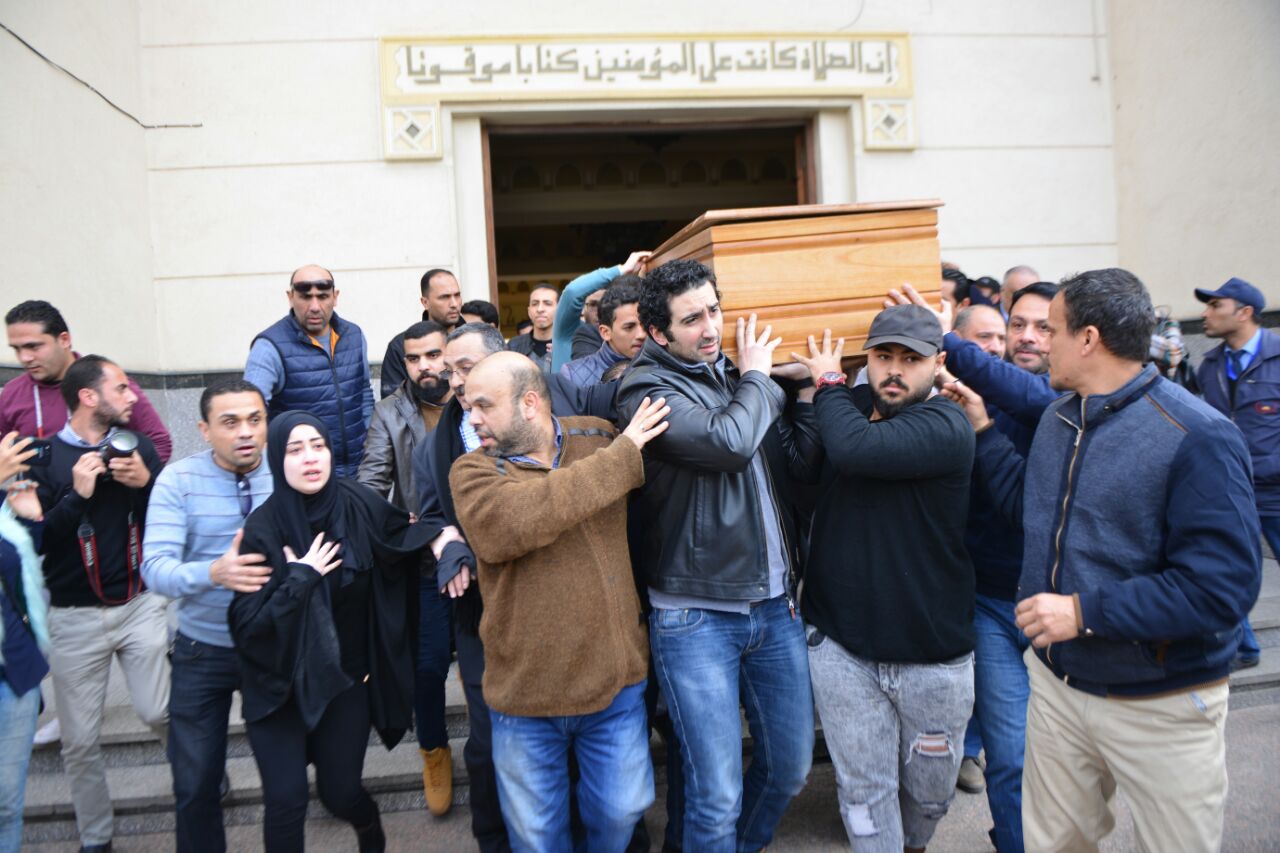جثمان صلاح رشوان يخرج من المسجد