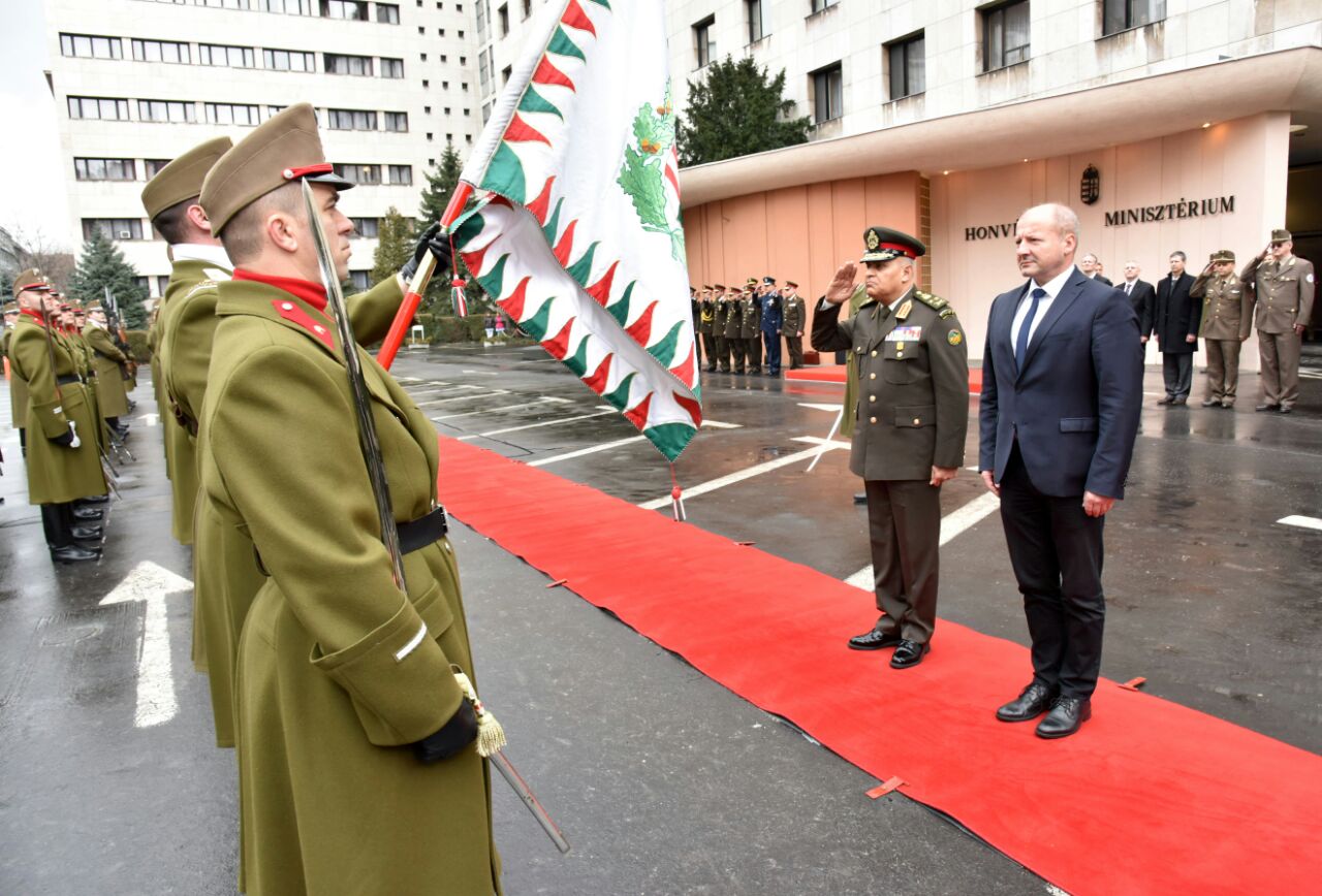 استقبال رسمى لوزير الدفاع فى المجر