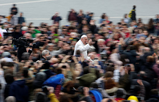 بابا-الفاتيكان-وسط-الحشود