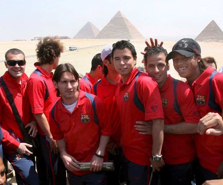 ميسي خلال زيارته 2007 مع زملائه فى برشلونة