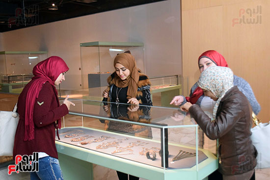 إقبال طلاب الجامعات على متحف الحضارة منذ افتتاحه