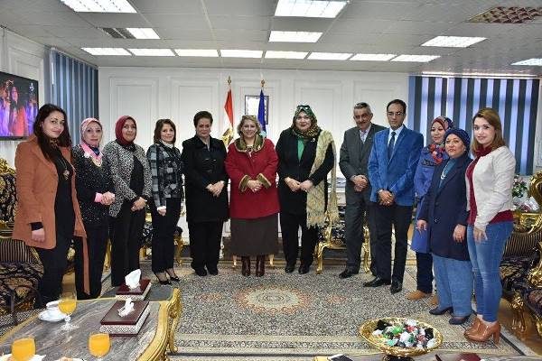 محافظ الاسكندرية مع نائبات البرلمان