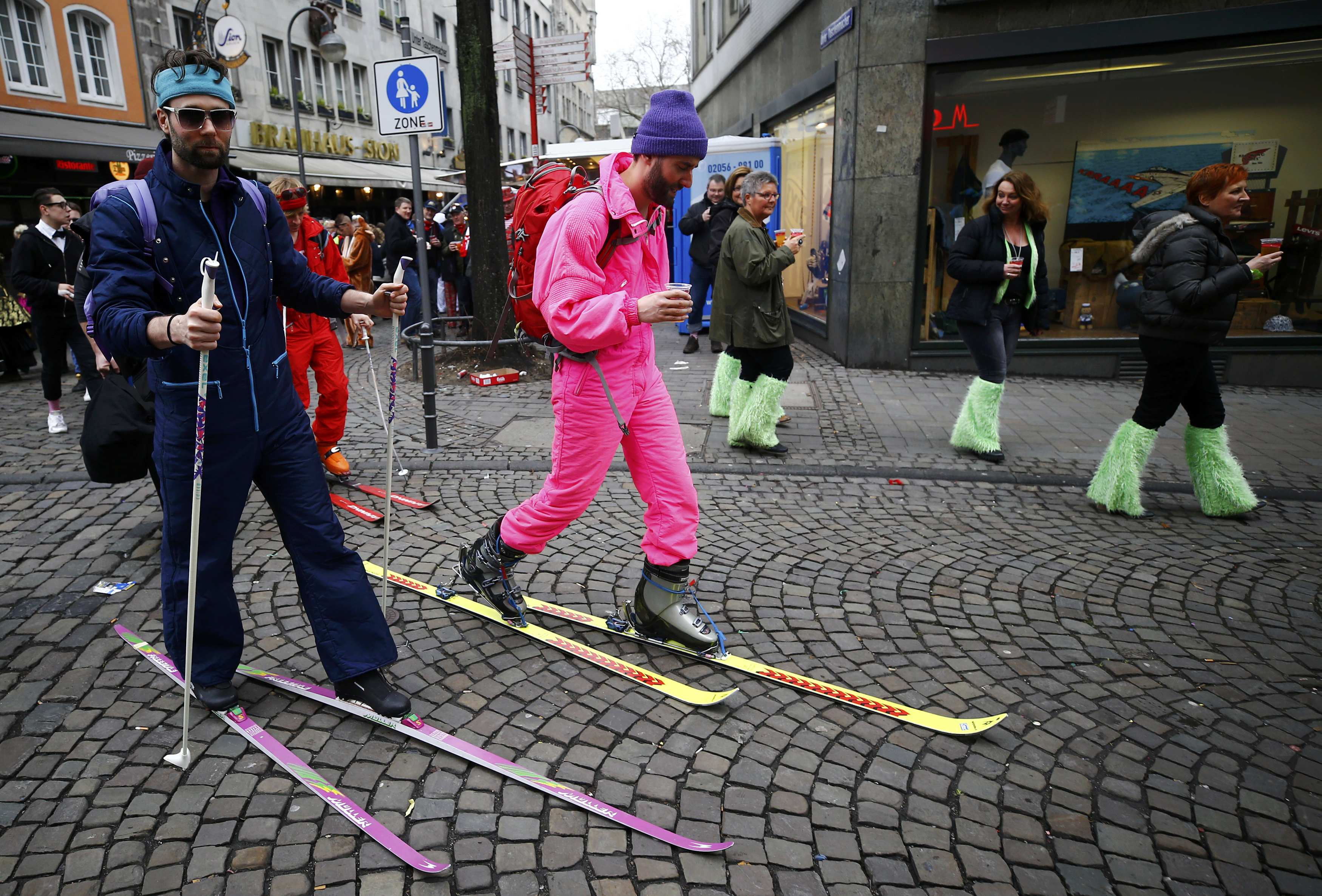 احتفالات فى شوارع مدن ألمانيا خلال أسبوع كرنفال المرأة 6