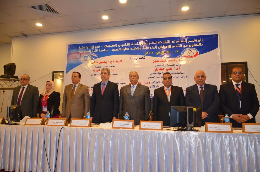  محافظ الإسماعيلية وقيادات جامعة القناه  أثناء المؤتمر