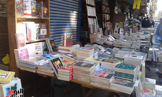  الروايات العربية والأجنبية تملأ أكشاك شارع النبى دانيال