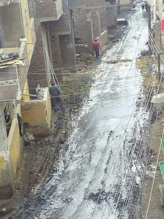 مياه الصرف تغرق شوارع الكوم الطويل بكفر الشيخ