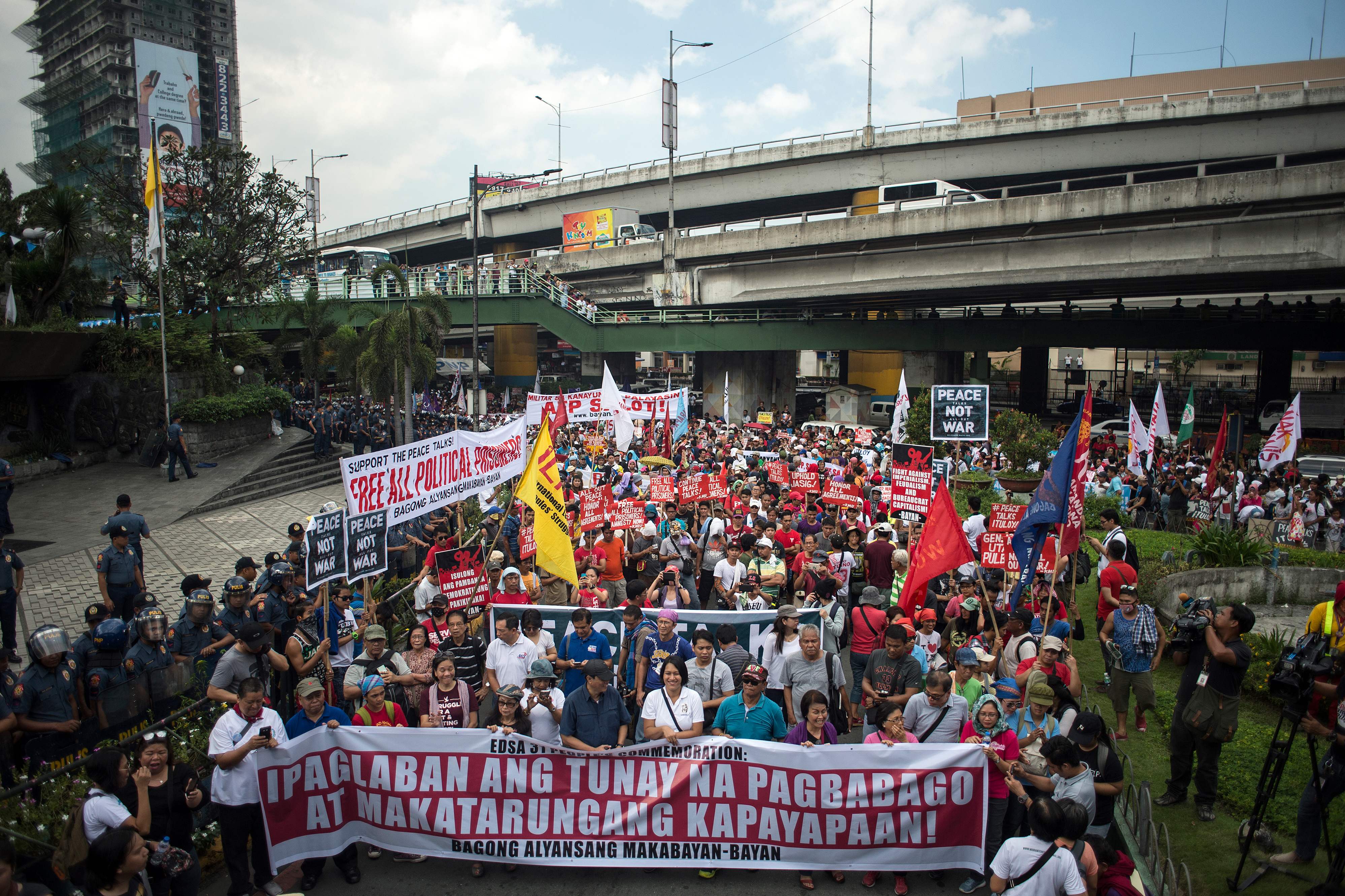 مسيرة لمئات المتظاهرين فى الفلبين احتجاجًا على حرب الرئيس ضد المخدرات