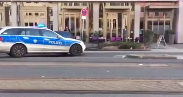 الشرطة الألمانية بمقر الحادث