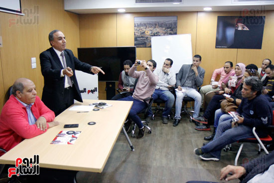 عبد المحسن سلامة مدير تحرير جريدة الأهرام يتحدث للزملاء فى "اليوم السابع"