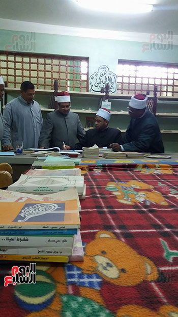 توفير الكتب الدينية التى تدعو للإسلام الوسطى 