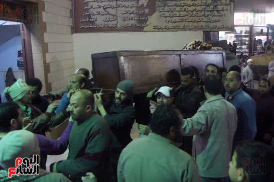 نقل جثمان والد أبو تريكة إلى المسجد نقل جثمان والد أبو تريكة إلى المسجد