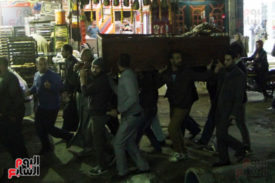 نقل جثمان والد أبو تريكة إلى المسجد نقل جثمان والد أبو تريكة إلى المسجد