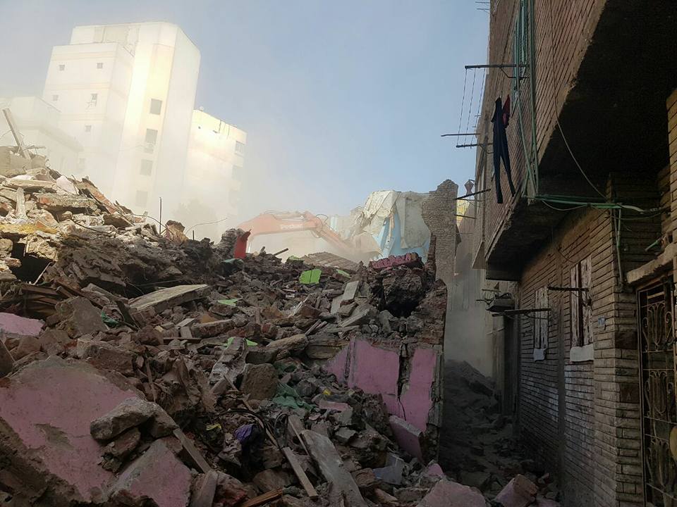 إزالة عقارات خطورة داهمة أمام مستشفى أطفال أبو الريش (1)