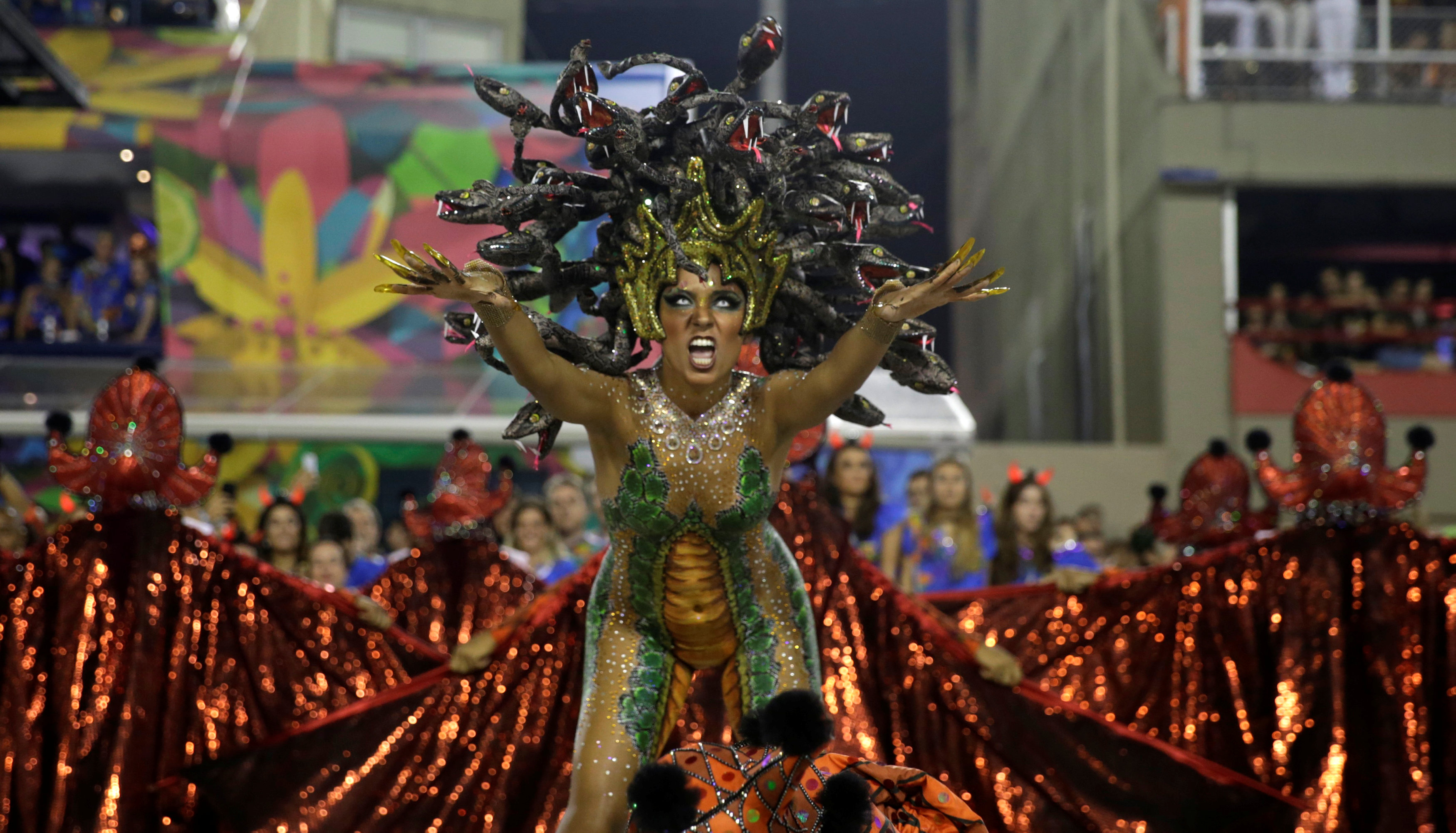 عروض فنية خاصة بكرنفال البرازيل الشعبى لإحياء رقصة السامبا