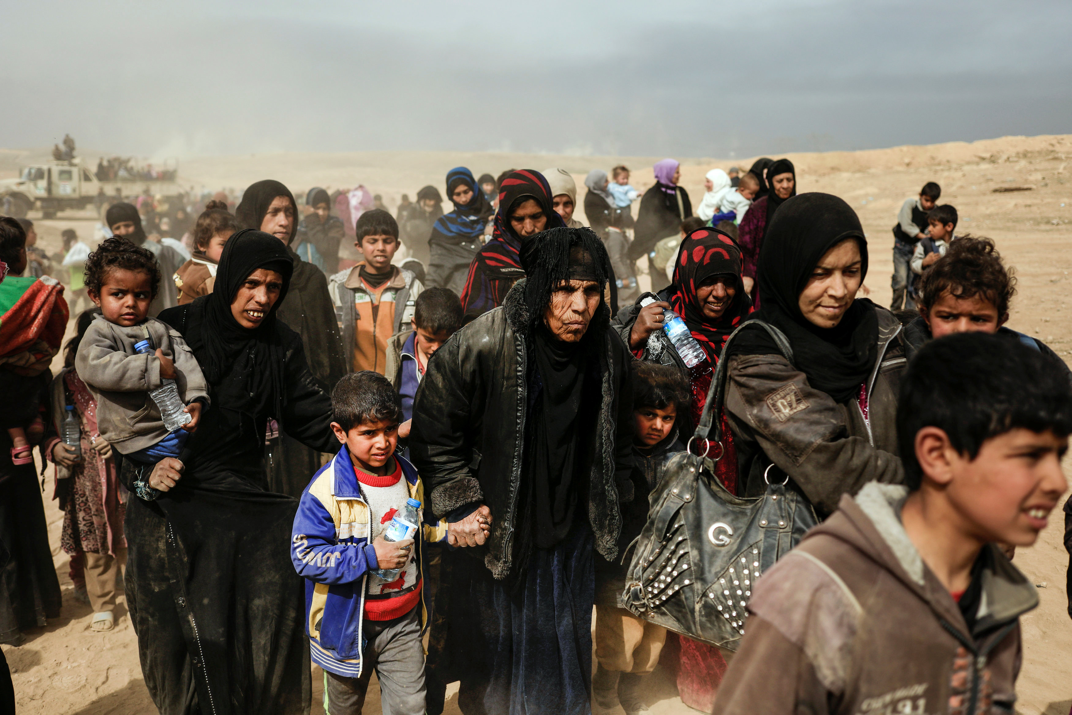 هروب مئات الأسر العراقية من يد داعش فى الموصل