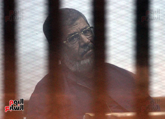 مرسى ينصت للمحكمة
