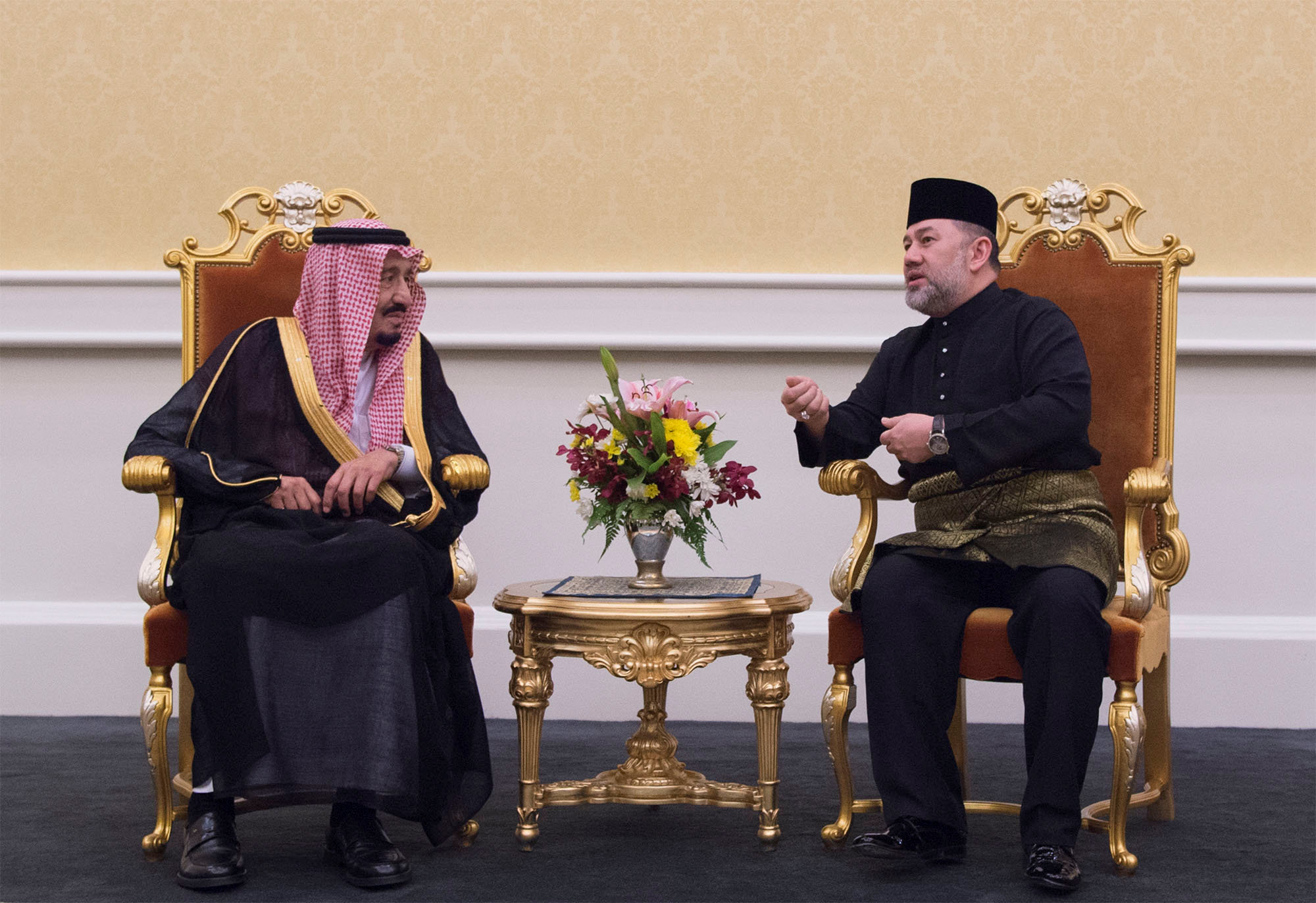 مباحثات بين الملك محمد الخامس والملك سلمان فى ماليزيا