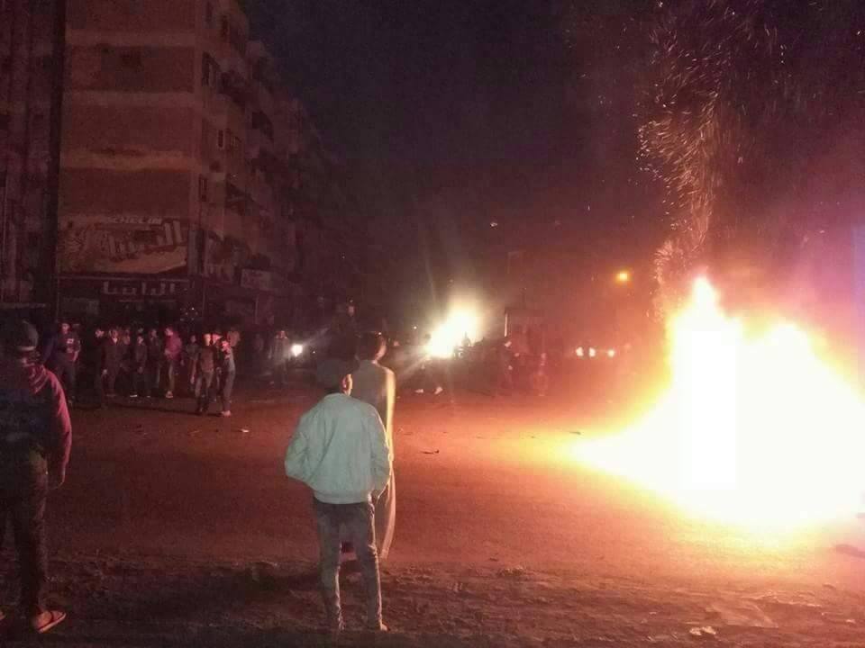 اشتباكات الشرطة وشباب منطقة فاطمة الزهراء اثر اشعال اطارات سيارات (3)