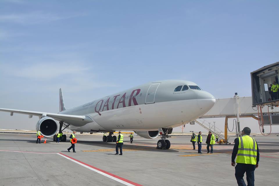 وصول أولى الرحلات القطرية لمبنى الركاب الجديد بمطار القاهرة