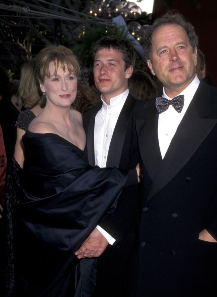 ميريل ستريب مع زوجها دون جامر وابنهما هنرى خلال حفل الأوسكار 1996