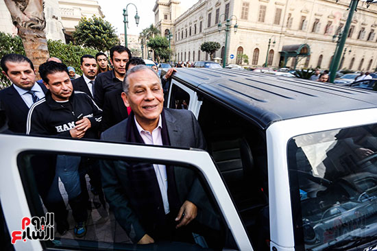 محمد انور السادات يغادر مجلس النواب (4)