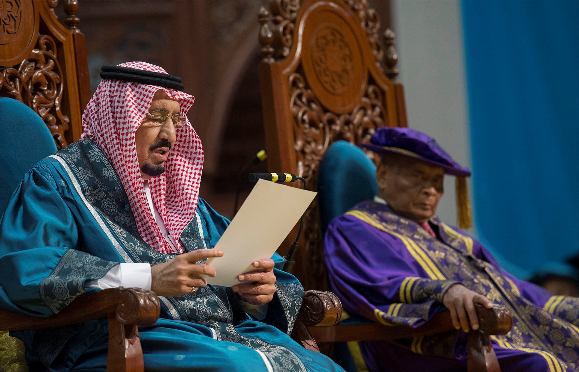 الملك سلمان يتسلم شهادة الدكتوراة الفخرية من الجامعة الإسلامية بماليزيا