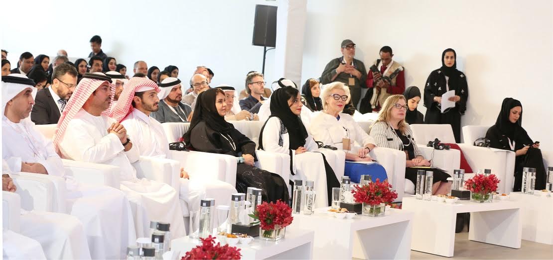 الشيخة بدور تتوسط الحضور خلال الملتقى الإماراتي لحقوق النسخ