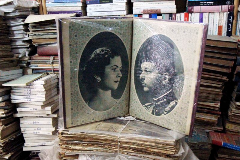 الملك فاروق وزوجته فى صورة قديمة