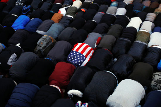 مسلمون فى أمريكا يتحدون ترامب بالصلاة فى نيويورك