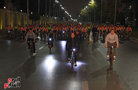 الرئيس-السيسي-يتقدم-الماراثون