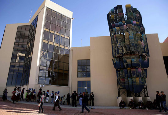 المواطنون يفدون على متحف أورينوسا فى بوليفيا