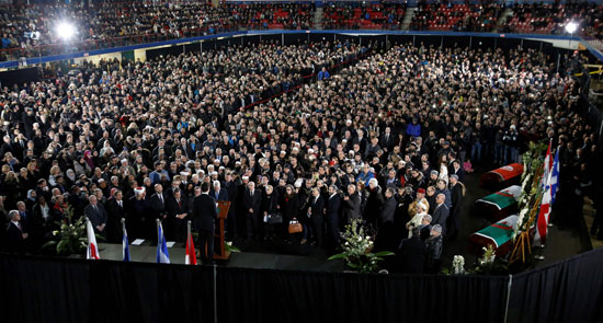 آلاف المسلمين يشاركون فى تشييع الجنازة