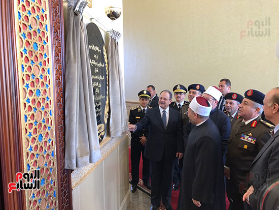 وزيرا الداخلية والأوقاف ومفتى الجمهورية أثناء الافتتاح
