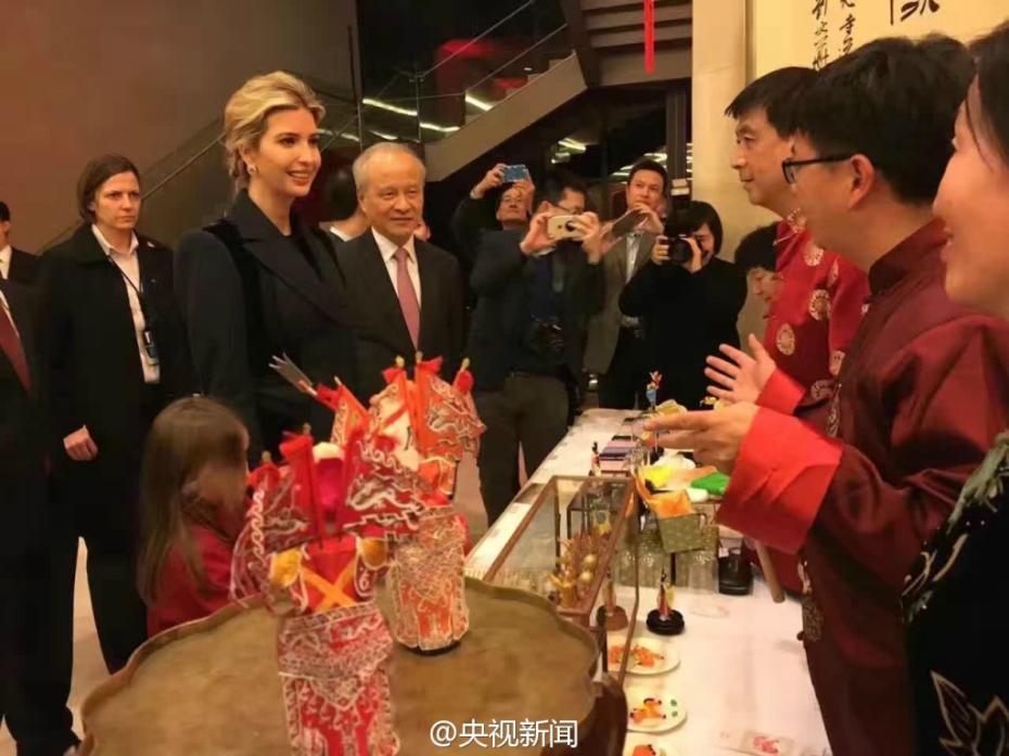 ايفانكا ترامب تتفقد السفارة الصينية خلال احتفالات السنة الصينية الجديدة