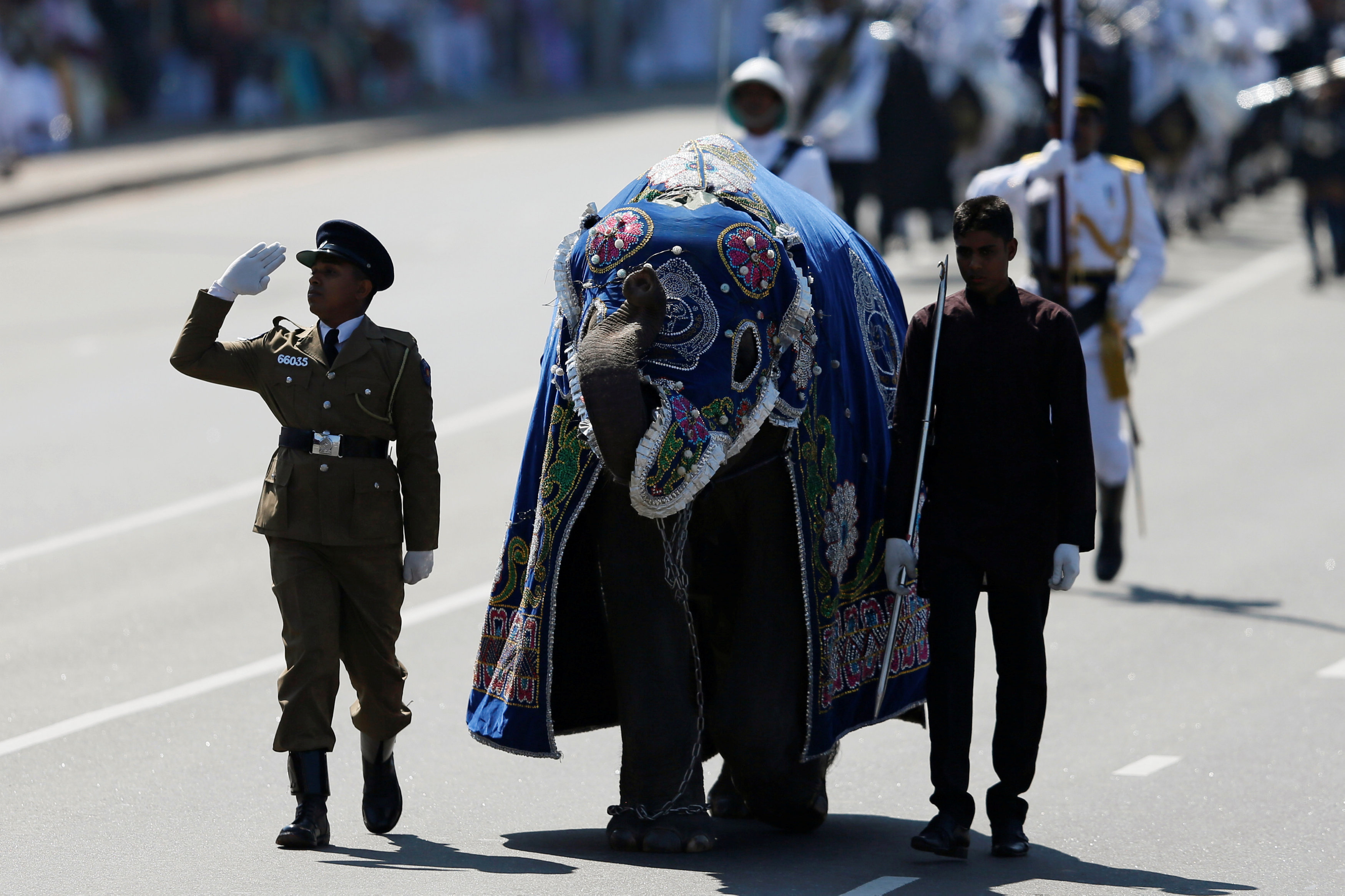 قوات الشرطة السريلانكية تشارك فى احتفالات الذكرى 69 لعيد الاستقلال