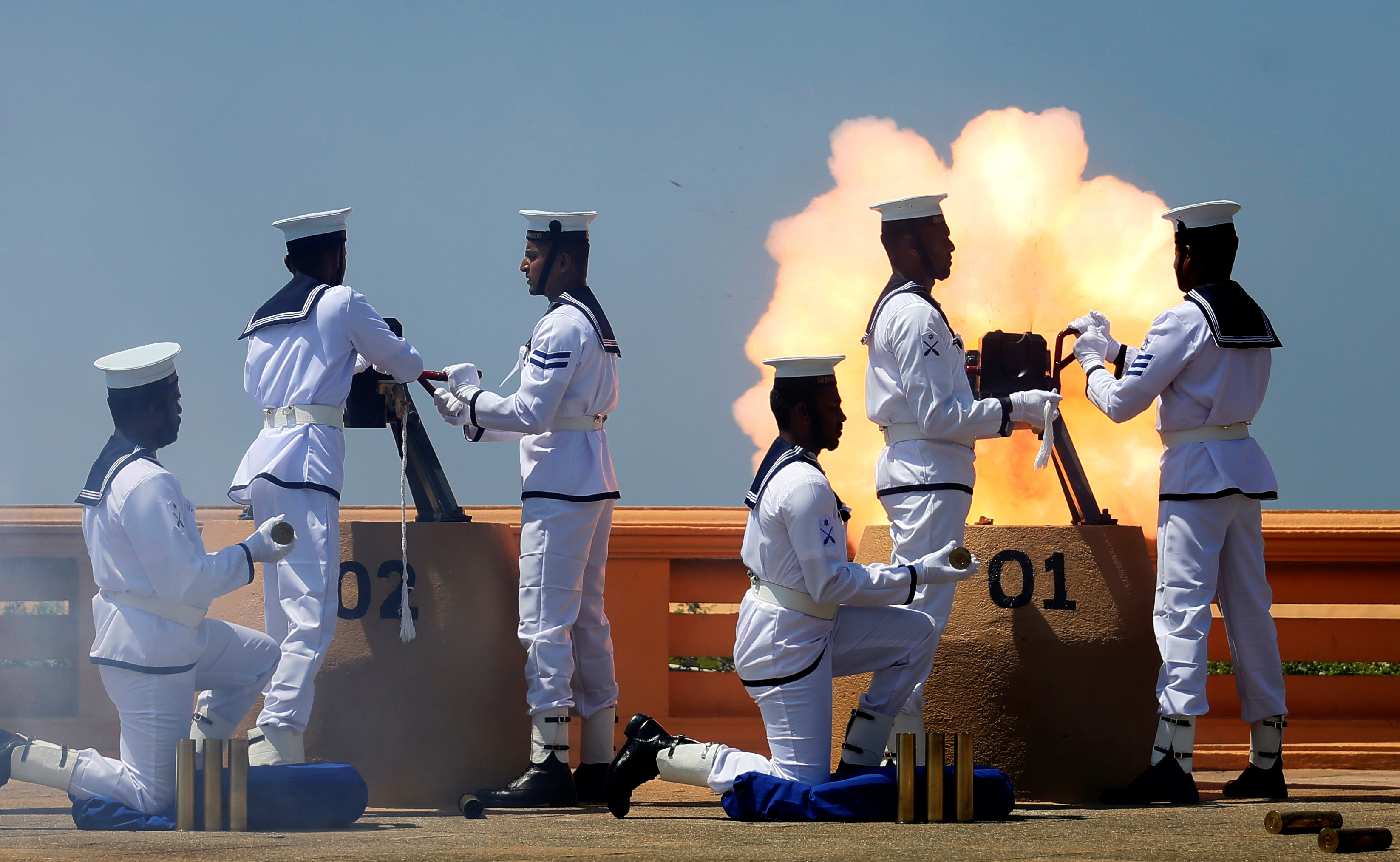البحرية السريلانكية تطلق النيران فى احتفالات عيد الاستقلال الوطنى