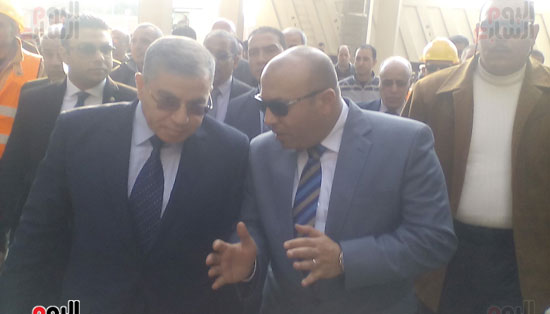 وزير التموين ومحافظ المنوفية خلال افتتاح الصوامع