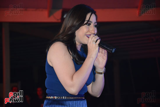 بوسى تحيى الحفل