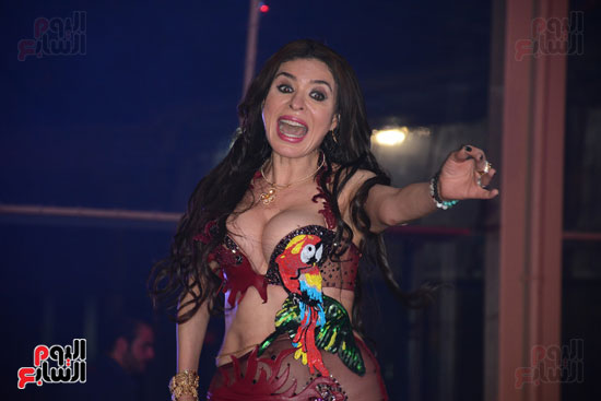 دينا خلال وصلتها الثانية