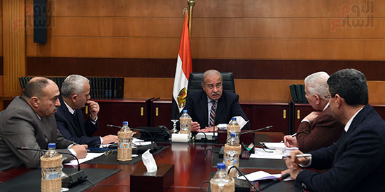 اجتماع رئيس الوزراء بقيادات وزارة اليربية والتعليم  (2)