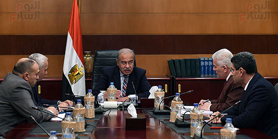 اجتماع رئيس الوزراء بقيادات وزارة اليربية والتعليم  (1)
